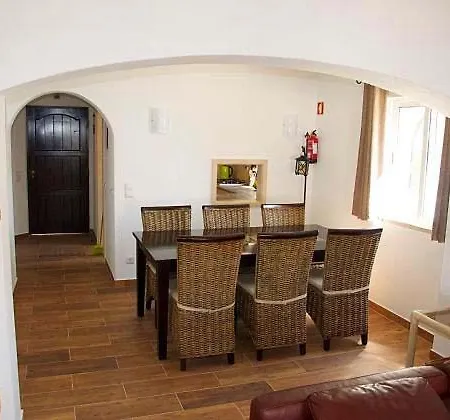 Apartment Vale Do Garrao Sleeps 4 With Pool Air Con And Wifi *